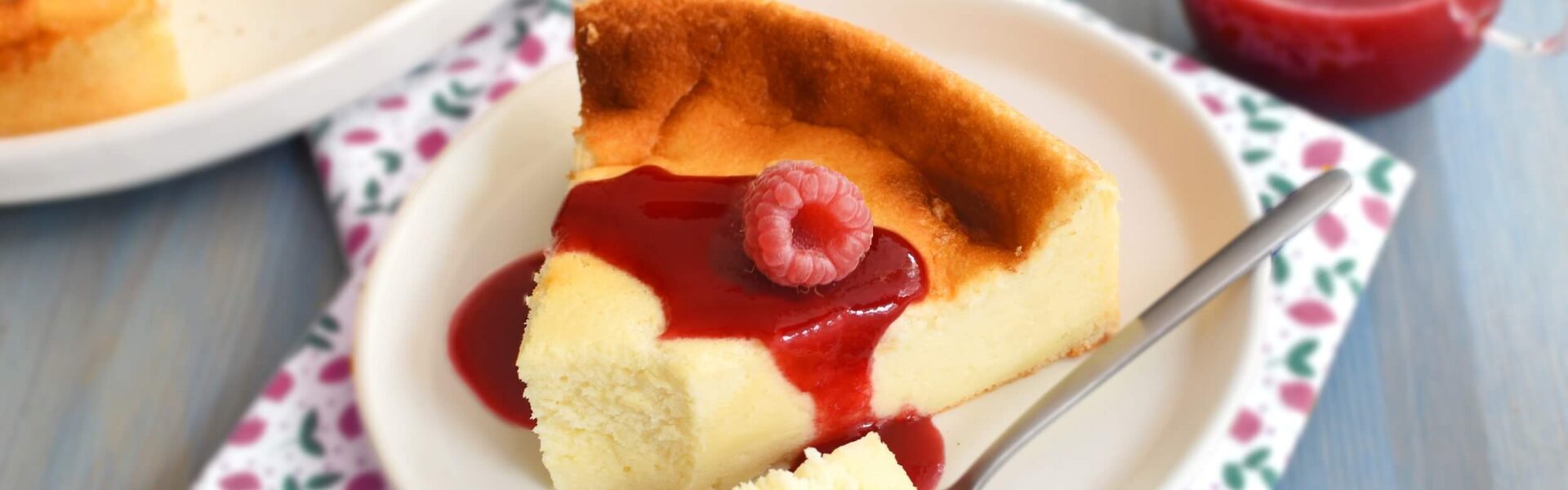 Gâteau au fromage blanc et coulis de framboise - 3220