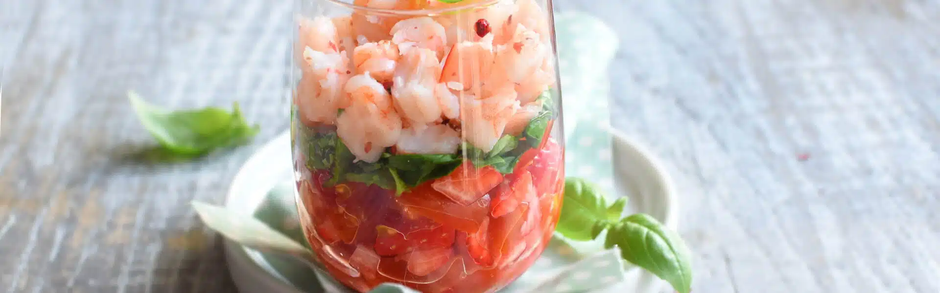 Gambas dorées et tartare fraises-tomates en verrine - 3197