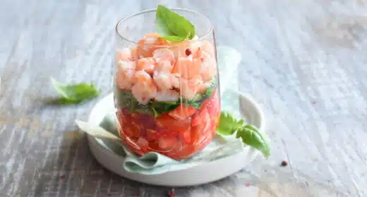 Gambas dorées et tartare fraises-tomates en verrine - 3197