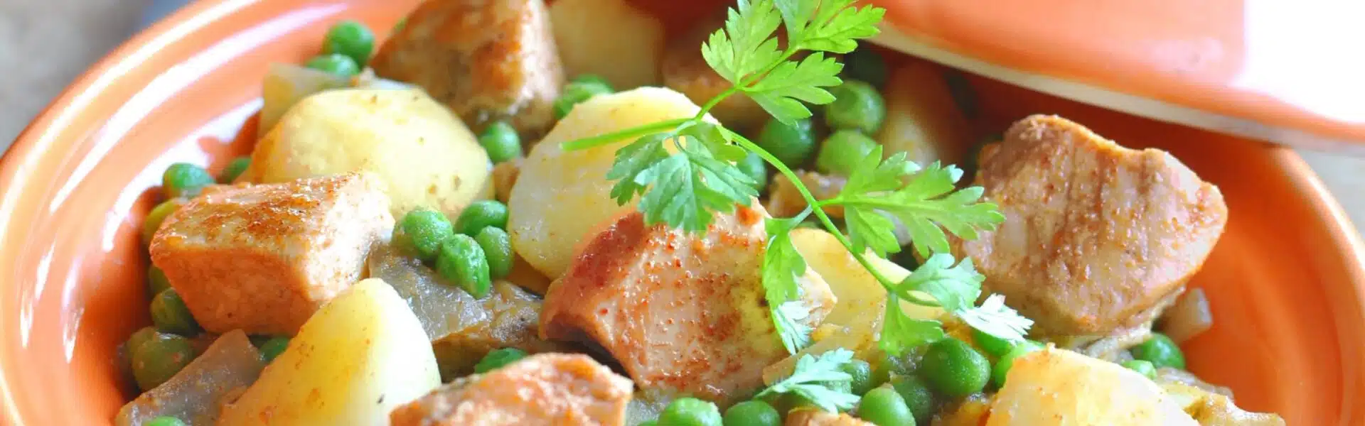 Tajine de poulet  aux  pommes de terre et petits pois - 3135