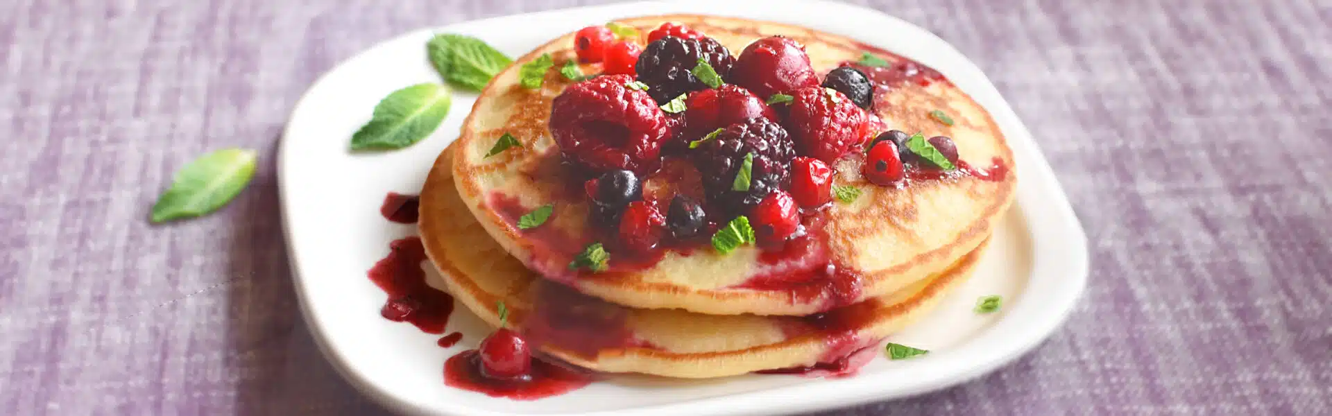 Pancakes aux mûres, framboises et groseilles - 3207