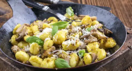 Poêlée de gnocchis au pesto d’avocat et aux champignons - 3267