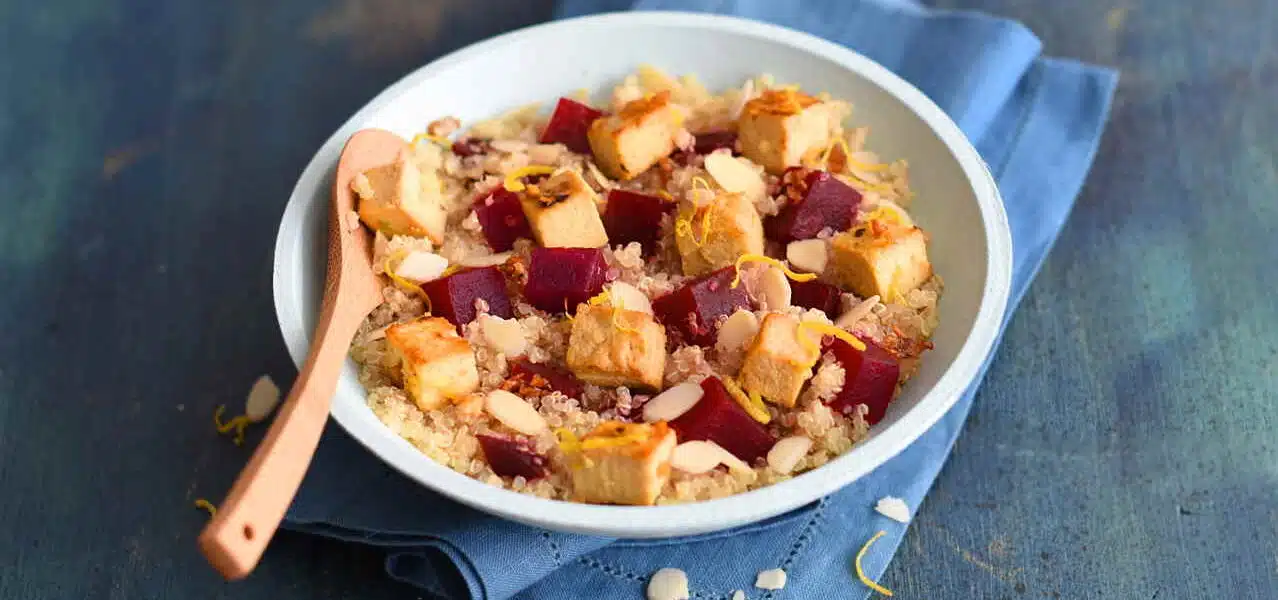 Salade de quinoa au tofu, amandes et betterave - 3274