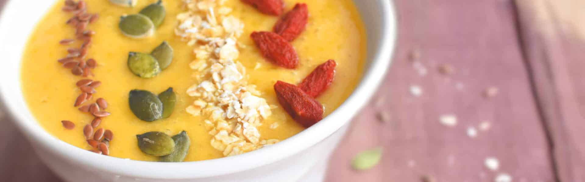 Smoothie bowl au thé vert, flocons d’avoine, mangues et baies de Goji - 3258