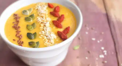 Smoothie bowl au thé vert, flocons d’avoine, mangues et baies de Goji - 3258