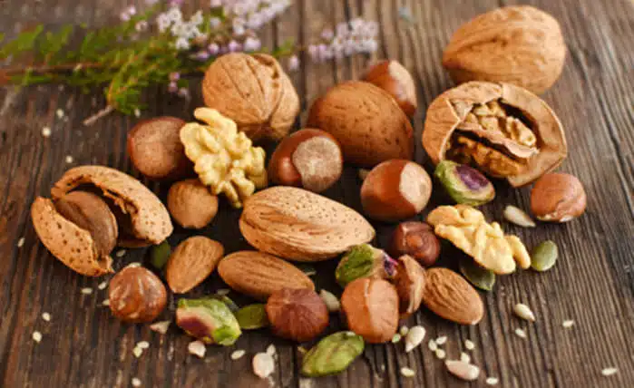 <strong>Les oléagineux (amandes, noix, noisettes…):</strong> - 3782